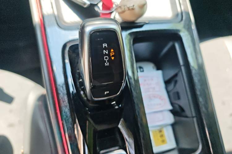 Used Dongfeng Aeolus Yixuan MAX 2021 1.5T Dark Night Sharp Edition Gear Lever