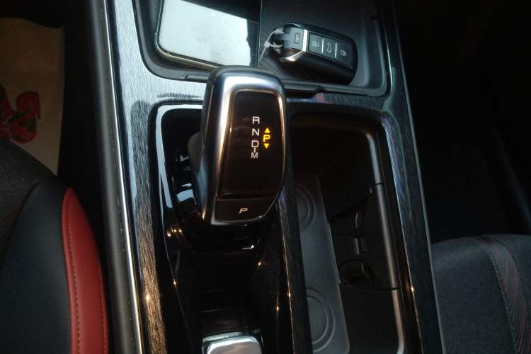Used Dongfeng Aeolus Yixuan MAX 2021 1.5T Super-Powered Dad Edition Gear Lever