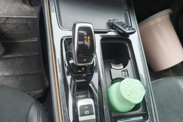 Used Dongfeng Aeolus Yixuan MAX 2021 1.5T Nightbreak Dawn Edition Gear Lever