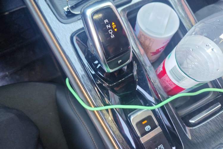 Used Dongfeng Aeolus Yixuan MAX 2021 1.5T Nightbreak Dawn Edition Gear Lever