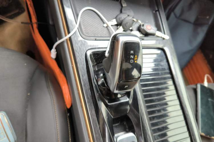 Used Dongfeng Aeolus Yixuan MAX 2021 1.5T Dark Night Holy Light Edition (Hybrid) Gear Lever