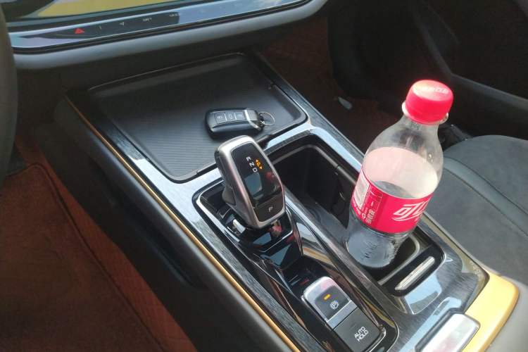 Used Dongfeng Aeolus Yixuan MAX 2021 1.5T Dark Night Holy Light Edition (Hybrid) Gear Lever