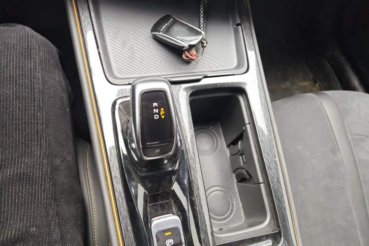 Used Dongfeng Aeolus Yixuan MAX 2021 1.5T Dark Night Holy Light Edition (Hybrid) Gear Lever