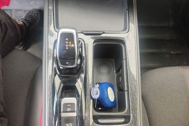 Used Dongfeng Aeolus Yixuan MAX 2021 1.5T Super-Powered Dad Edition Gear Lever
