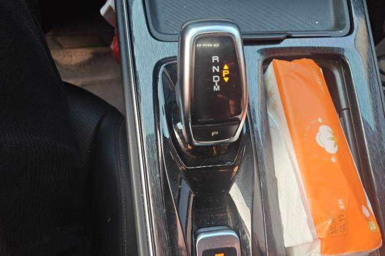Used Dongfeng Aeolus Yixuan MAX 2021 1.5T Super Cool Dad Edition Gear Lever