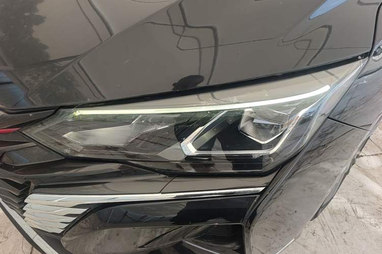 Used Dongfeng Aeolus Yixuan MAX 2021 1.5T Super-Powered Dad Edition Left Front Headlight