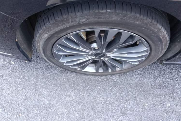 Used Dongfeng Aeolus Yixuan MAX 2021 1.5T Ultra-Stylish Trendsetter Edition Left Front Wheel Hub