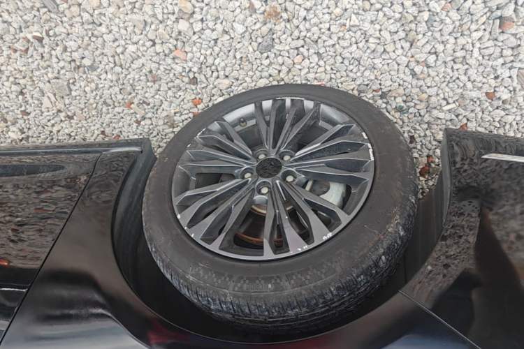 Used Dongfeng Aeolus Yixuan MAX 2021 1.5T Super Cool Dad Edition Left Front Wheel Hub
