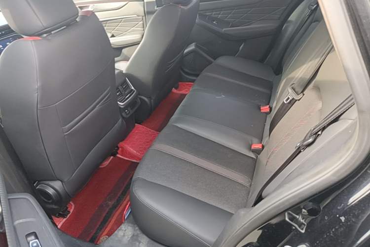 Used Dongfeng Aeolus Yixuan MAX 2021 1.5T Super-Powered Dad Edition Left Rear Seat