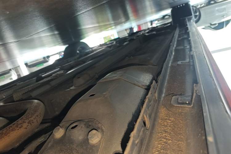 Used Dongfeng Aeolus Yixuan MAX 2021 1.5T Dark Night Sharp Edition Left Side Sill