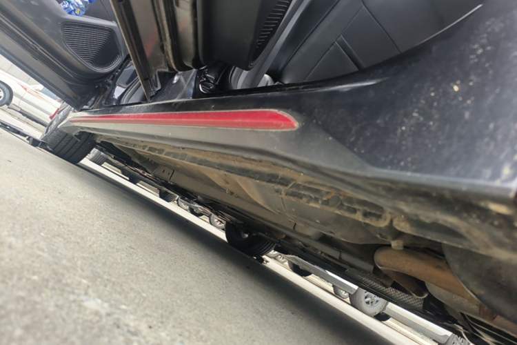 Used Dongfeng Aeolus Yixuan MAX 2021 1.5T Dark Night Sharp Edition Left Side Sill