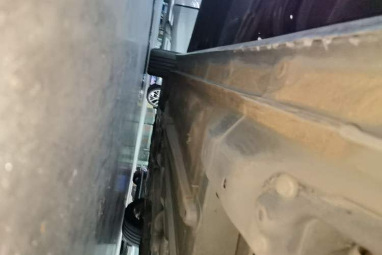 Used Dongfeng Aeolus Yixuan MAX 2021 1.5T Ultra-Stylish Trendsetter Edition Left Side Sill
