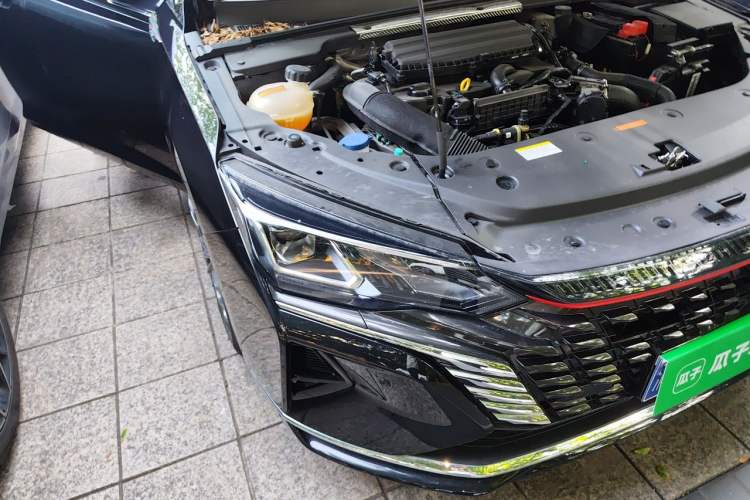 Used Dongfeng Aeolus Yixuan MAX 2021 1.5T Ultra-Stylish Trendsetter Edition Right Front Headlight