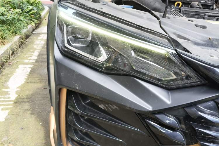 Used Dongfeng Aeolus Yixuan MAX 2021 1.5T Dark Night Holy Light Edition (Hybrid) Right Front Headlight