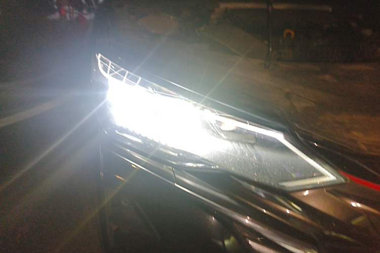 Used Dongfeng Aeolus Yixuan MAX 2021 1.5T Ultra-Stylish Trendsetter Edition Right Front Headlight