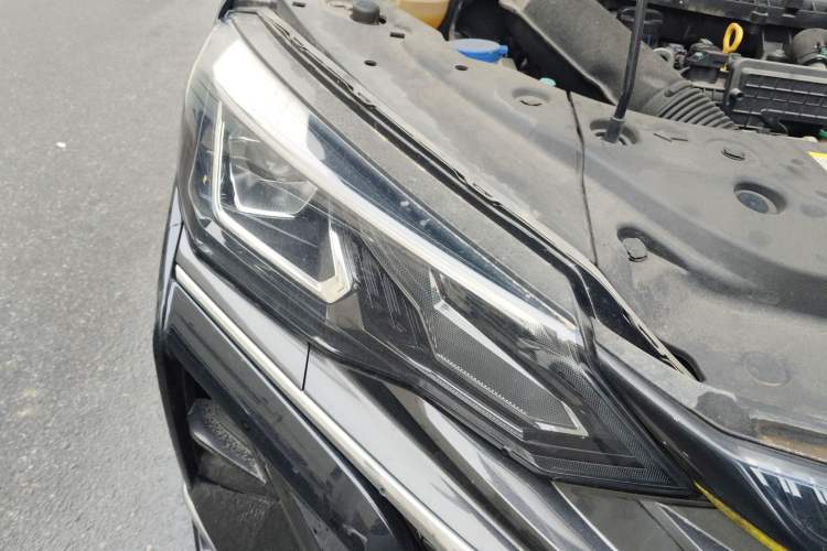 Used Dongfeng Aeolus Yixuan MAX 2021 Super-Efficient Dad Hybrid Edition Right Front Headlight