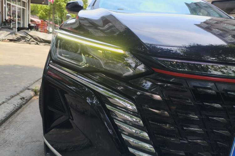 Used Dongfeng Aeolus Yixuan MAX 2021 1.5T Ultra-Stylish Trendsetter Edition Right Front Headlight