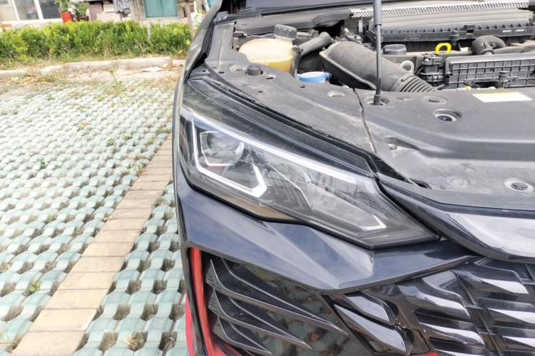 Used Dongfeng Aeolus Yixuan MAX 2021 1.5T Dark Night Sharp Edition Right Front Headlight
