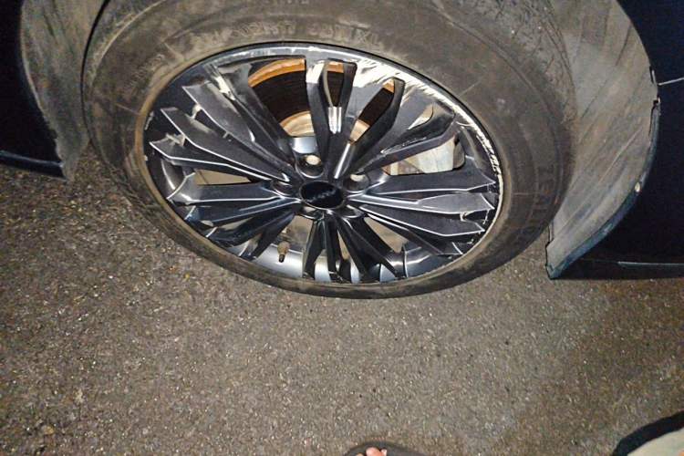 Used Dongfeng Aeolus Yixuan MAX 2021 1.5T Ultra-Stylish Trendsetter Edition Right Front Wheel Hub