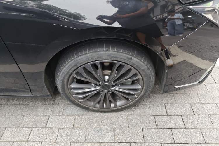 Used Dongfeng Aeolus Yixuan MAX 2021 1.5T Ultra-Stylish Trendsetter Edition Right Front Wheel Hub