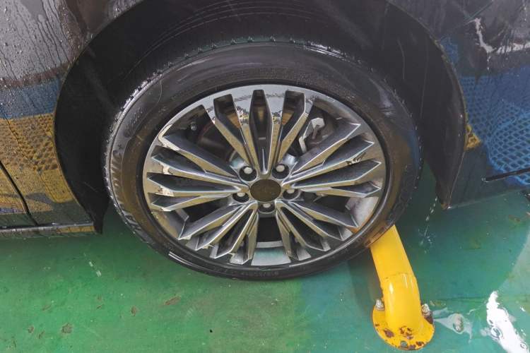 Used Dongfeng Aeolus Yixuan MAX 2021 1.5T Ultra-Stylish Trendsetter Edition Right Front Wheel Hub