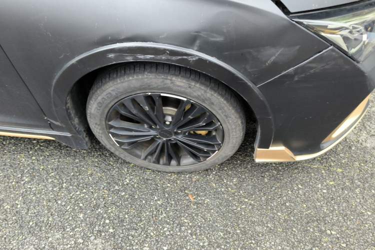 Used Dongfeng Aeolus Yixuan MAX 2021 1.5T Dark Night Holy Light Edition (Hybrid) Right Front Wheel Hub