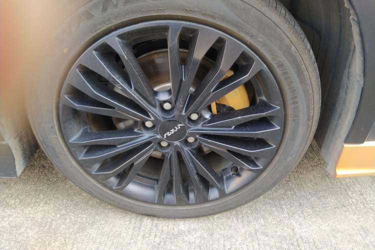 Used Dongfeng Aeolus Yixuan MAX 2021 1.5T Dark Night Holy Light Edition (Hybrid) Right Front Wheel Hub