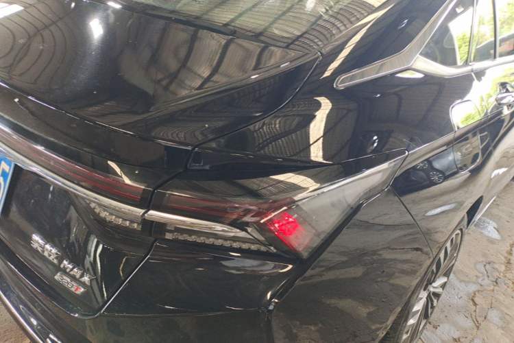 Used Dongfeng Aeolus Yixuan MAX 2021 1.5T Ultra-Stylish Trendsetter Edition Right Rear Taillight