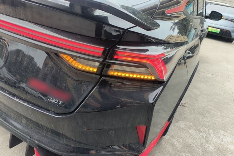 Used Dongfeng Aeolus Yixuan MAX 2021 1.5T Dark Night Sharp Edition Right Rear Taillight