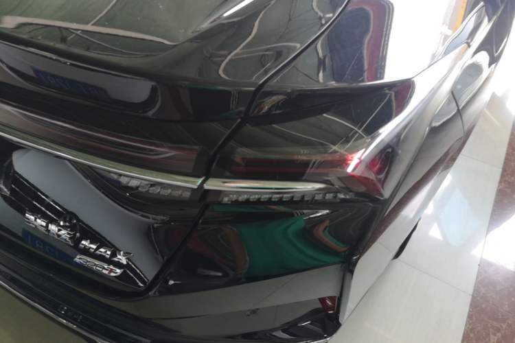 Used Dongfeng Aeolus Yixuan MAX 2021 1.5T Super-Powered Dad Edition Right Rear Taillight