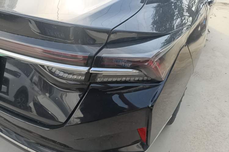 Used Dongfeng Aeolus Yixuan MAX 2021 1.5T Super-Powered Dad Edition Right Rear Taillight