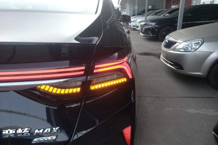 Used Dongfeng Aeolus Yixuan MAX 2021 1.5T Super-Powered Dad Edition Right Rear Taillight