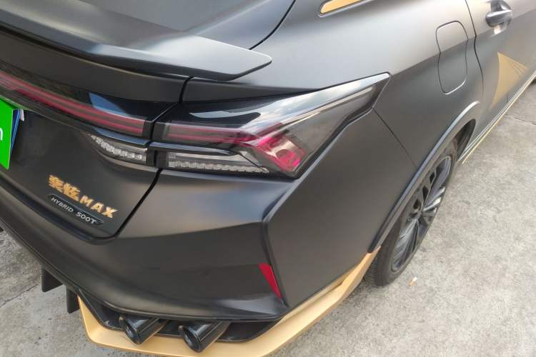 Used Dongfeng Aeolus Yixuan MAX 2021 1.5T Dark Night Holy Light Edition (Hybrid) Right Rear Taillight
