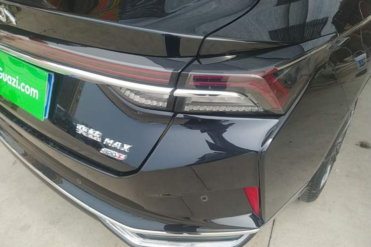 Used Dongfeng Aeolus Yixuan MAX 2021 1.5T Ultra-Stylish Trendsetter Edition Right Rear Taillight