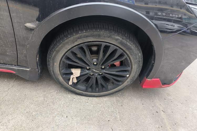 Used Dongfeng Aeolus Yixuan MAX 2021 1.5T Dark Night Sharp Edition Right Rear Wheel Hub