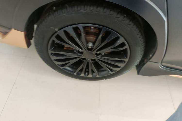 Used Dongfeng Aeolus Yixuan MAX 2021 1.5T Nightbreak Dawn Edition Right Rear Wheel Hub