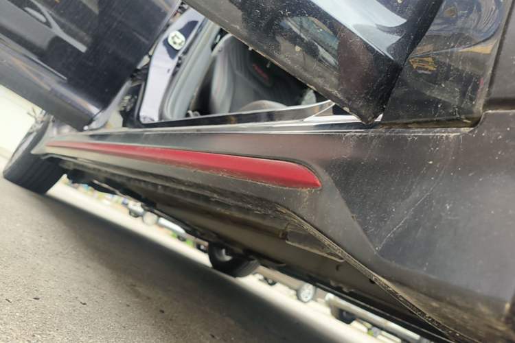 Used Dongfeng Aeolus Yixuan MAX 2021 1.5T Dark Night Sharp Edition Right Side Sill