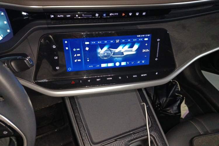 Used Dongfeng Aeolus Yixuan MAX 2021 1.5T Super Cool Dad Edition Audio And AC Panel
