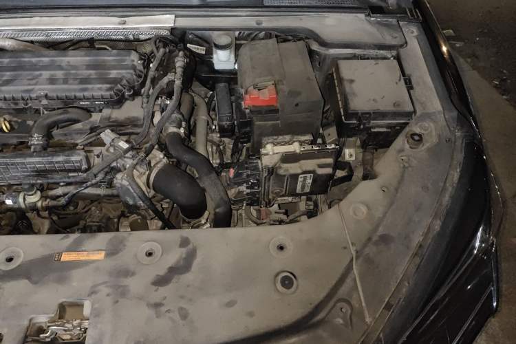 Used Dongfeng Aeolus Yixuan MAX 2021 1.5T Super-Powered Dad Edition Engine Bay Left