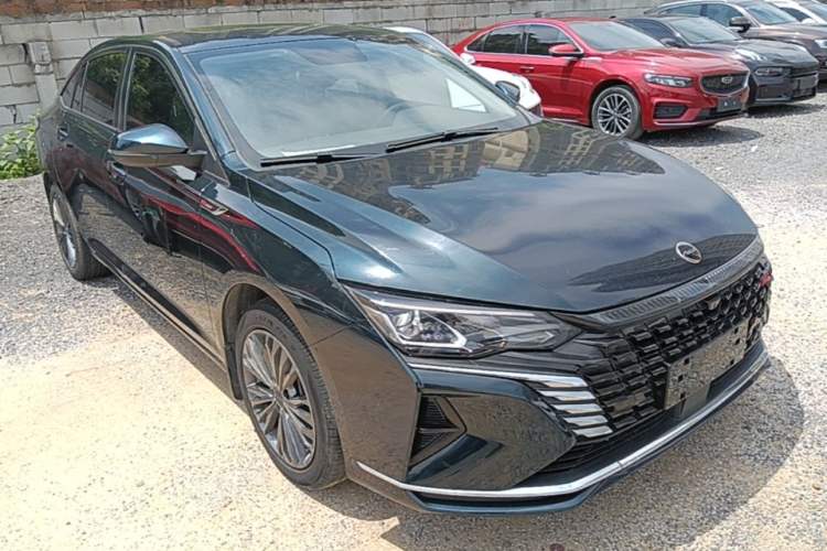 Used Dongfeng Aeolus Yixuan MAX 2021 1.5T Starry Edition Front Right 45 Deg