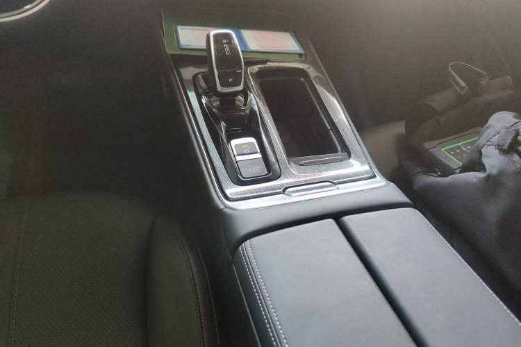 Used Dongfeng Aeolus Yixuan MAX 2021 1.5T Ultra-Fierce Cool Dad Edition Gear Lever