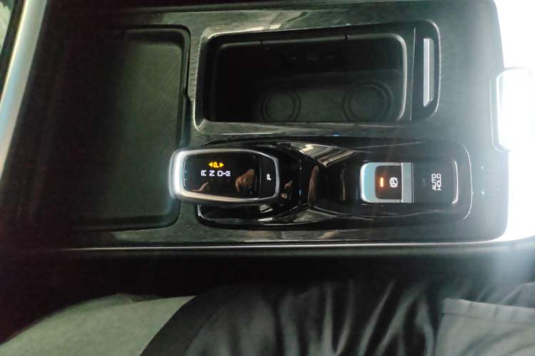 Used Dongfeng Aeolus Yixuan MAX 2021 1.5T Ultra-Fierce Cool Dad Edition Gear Lever