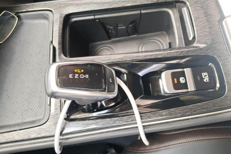 Used Dongfeng Aeolus Yixuan MAX 2021 1.5T Super Cool Dad Edition Gear Lever