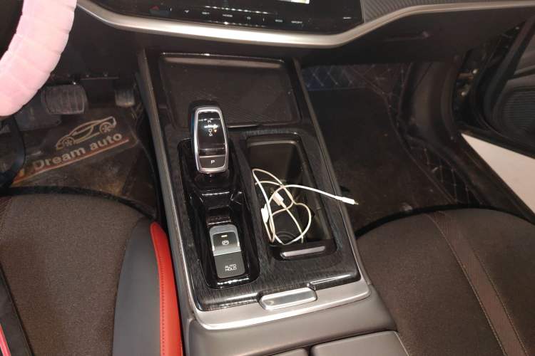 Used Dongfeng Aeolus Yixuan MAX 2021 1.5T Super-Powered Dad Edition Gear Lever