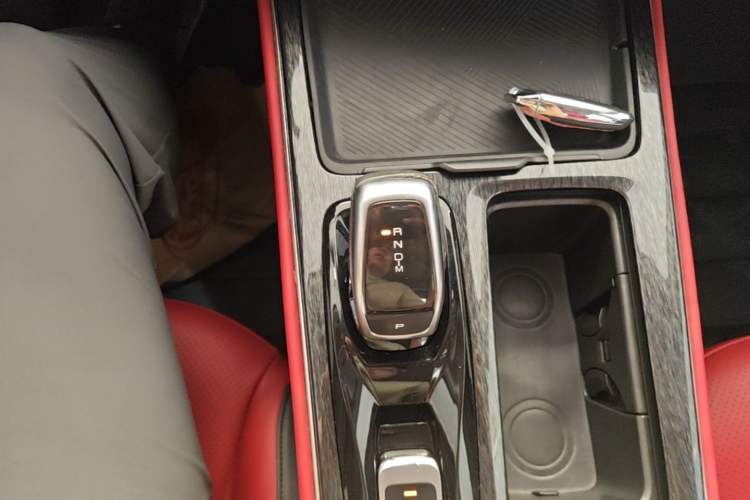 Used Dongfeng Aeolus Yixuan MAX 2021 1.5T Ultra-Stylish Trendsetter Edition Gear Lever