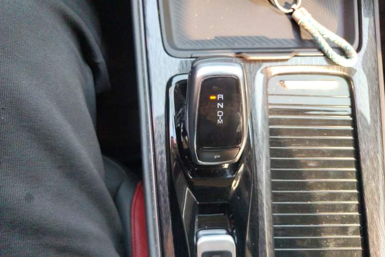 Used Dongfeng Aeolus Yixuan MAX 2021 1.5T Super-Powered Dad Edition Gear Lever