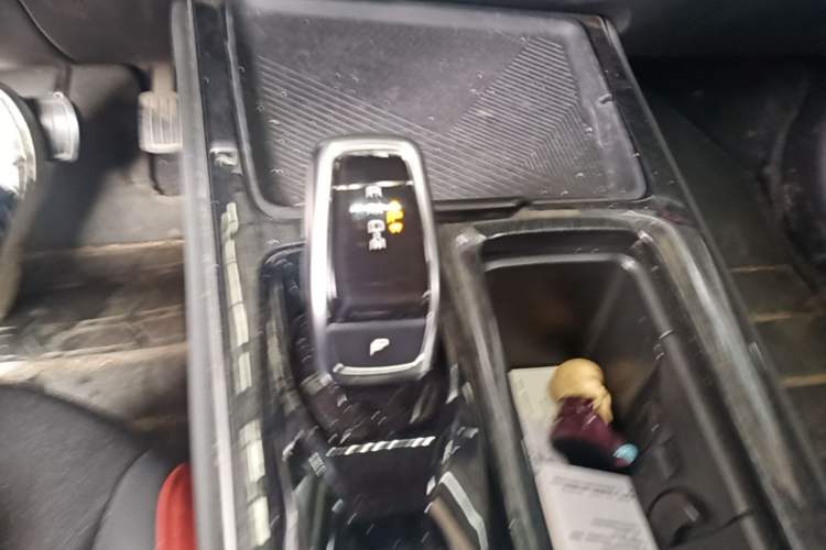 Used Dongfeng Aeolus Yixuan MAX 2021 1.5T Super-Powered Dad Edition Gear Lever