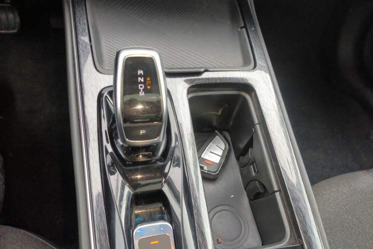 Used Dongfeng Aeolus Yixuan MAX 2021 1.5T Super-Powered Dad Edition Gear Lever