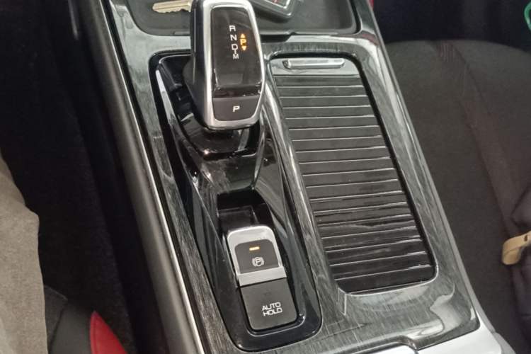 Used Dongfeng Aeolus Yixuan MAX 2021 1.5T Super-Powered Dad Edition Gear Lever