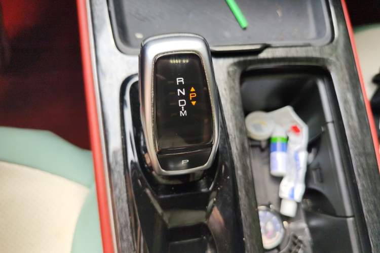 Used Dongfeng Aeolus Yixuan MAX 2021 1.5T Ultra-Stylish Trendsetter Edition Gear Lever